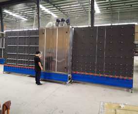 الصين 2000Mm عمودي منخفض - E غسالة الزجاج الصناعي معدات 3 أزواج فرش ، آلة غسل الزجاج العمودي مسطح المزود
