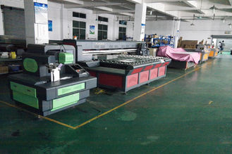 الصين عالية الدقة تنسيق كبير للأشعة فوق البنفسجية طابعة مسطحة 2500x1300mm RICOH GEN4 / GEN5 المزود