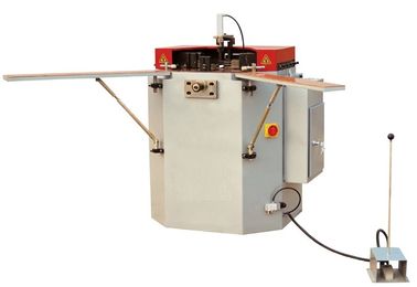 380V / 50HZ الألومنيوم نافذة ركن العقص آلة 0.6 ~ 0.8MPa ضغط الهواء المزود